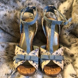 Seychelles T-Strap Floral Wedge Heels Size 6